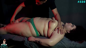 Raposinha veio experimentar minhas massagem e não achou que iria esguichar