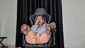 Latina MILF double pussy penetration