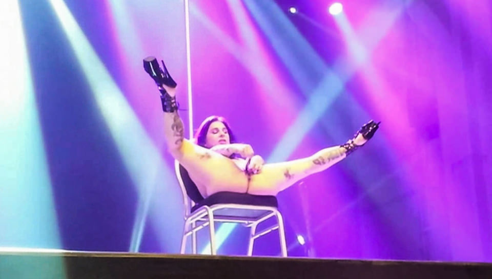 Where The Fuck Is Helsinki?, Scene #01 (Joanna Angel)