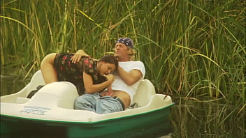 Dru Berrymore Takes Her Lover’s Cock In The Boat