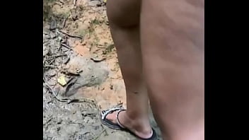 Ruiva safada conheceu umas pessoas numa trilha pra são Vicente e os convida pra vim no seu apto e rolou uma suruba com anal e leitinho na cara