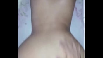 Putita es follada y gime muy fuerte, le encanta sentir la polla profundamente