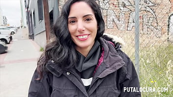 PutaLocura – Torbe pilla a morena española Linda del Sol y se la folla por el culo