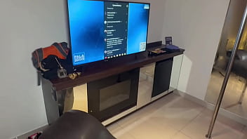 Eu preciso de uma relaxada e o negão veio me ajuda