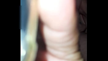 Parte final do dia que fiz meu marido dirigir enquanto mamava meu namorado.Tomei todo leitinho e o corno assistiu tudo de pertinho