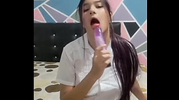 JOVEN DE 18 AñOS FINALMENTE CONSIGUE SU PRIMERA CREAMPIE