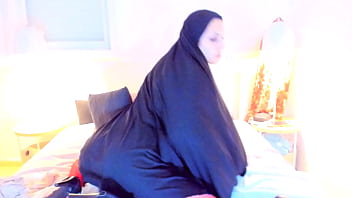Arab Whore Dildo Fucking