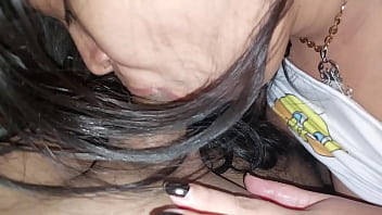 Estaba ansiosa por una polla dulce, acabo rápido en mi boca
