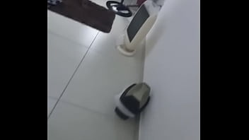 Hotwife puta é assim: leva surra de rola do comedor novinho que goza 2 vezes pra deixar ela toda feliz satisfeita e cheia de porra