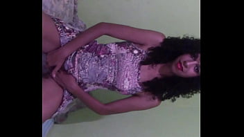JADE CRISTAL RJ – MARIDO PROVOCA ENQUANTO FILMA FAZENDO ELA FICAR MELHADINHA ENQUANTO AGUARDANDO O AMIGO DO MARIDO CHEGAR PARA BRINCAR GOSTOSO COM ELE