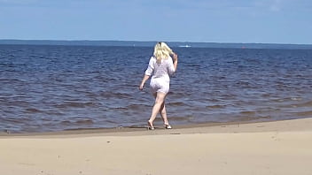 Golden Rain 96 – Piss on beach