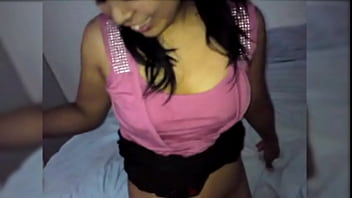 ME CHUPA LOS HUEVOS y hasta me di贸 el chikito: Le dije a mi amiga que mi novia me dej贸 y no dud贸 en visitarme para consolarme y darme SENTONES.
