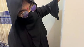I see Her Big Ass When She Clean My Room Arab Muslim Beautiful Hot Maid Try To Seduce me By Show Her Big Ass Hole