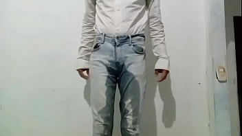 Pantalones orinados con pañal de tela y orgasmo delicioso